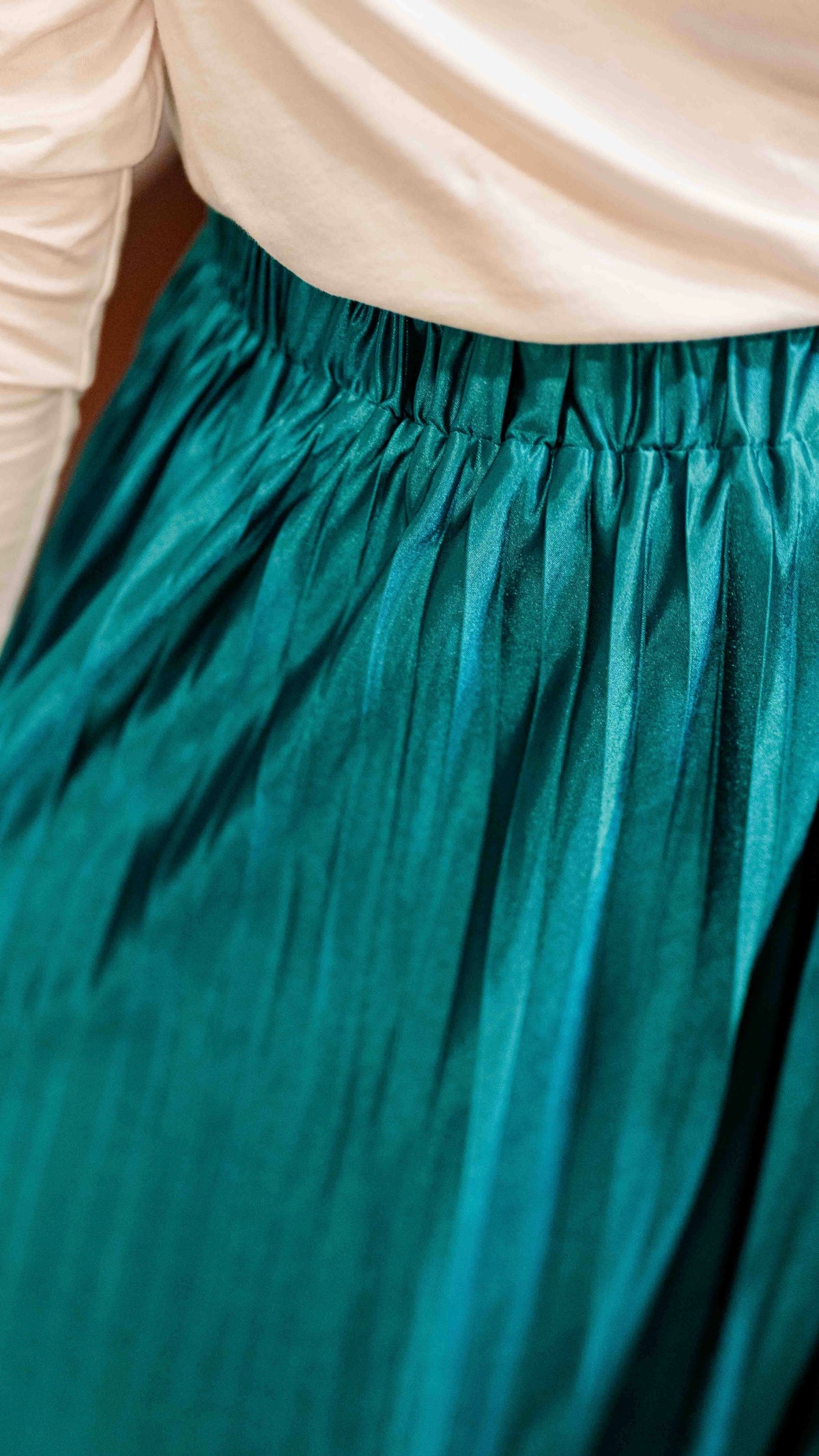 Pleated Elastic Waist Midi Skirt